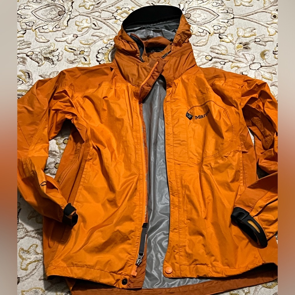 Marmot winter coat size SP.🌹🌹🌹